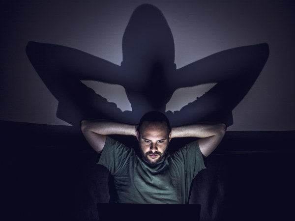 Does Staring At Smartphone's Screen Ruin Your Eyes? 6 Eye Care Myths 