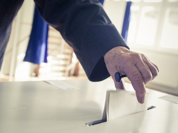 7 WhatsApp services that take full potential to inform users