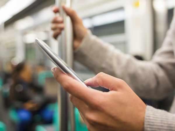 Most Indians use Facebook while travelling: Survey