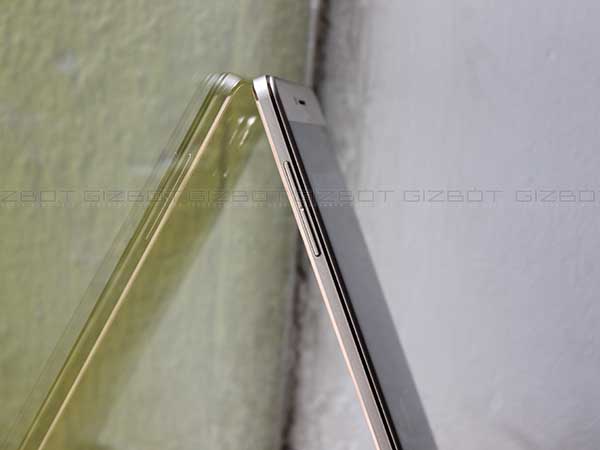 All-Metal Body With Sharp Curved Edges