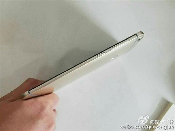 Camera sensor appears to be slightly protruding 