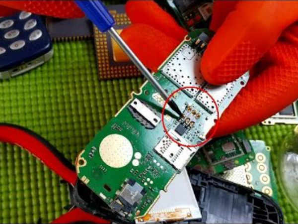 Simple method could help recover gold from old phones