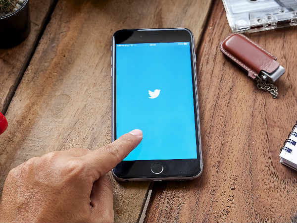 Twitter testing new direct message button