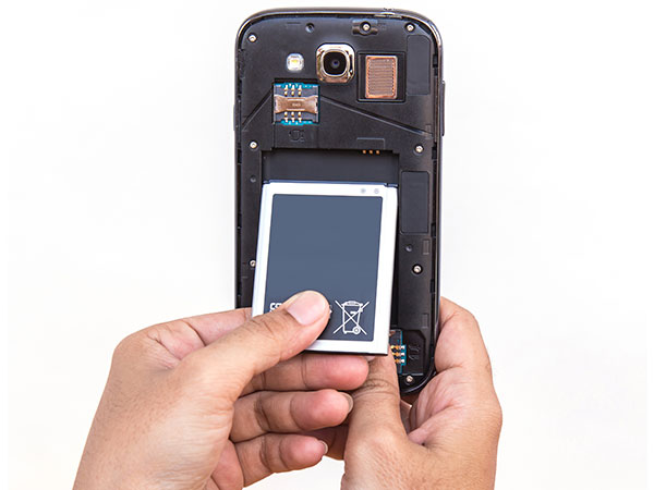 Step 4: Remove the battery (if possible) Step 4: Remove the battery (if possible)