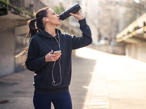 SHOCKING! 5 Ways Your Smartphone is Aging Your Skin