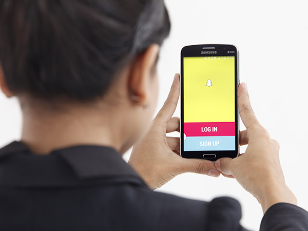 How to Create Puking Rainbow Images on Snapchat