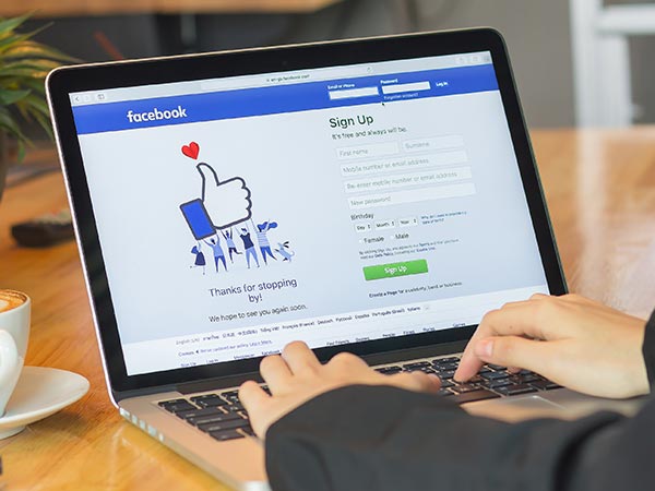 Facebook's Trending Topics puts hoax story about 9/11 at top