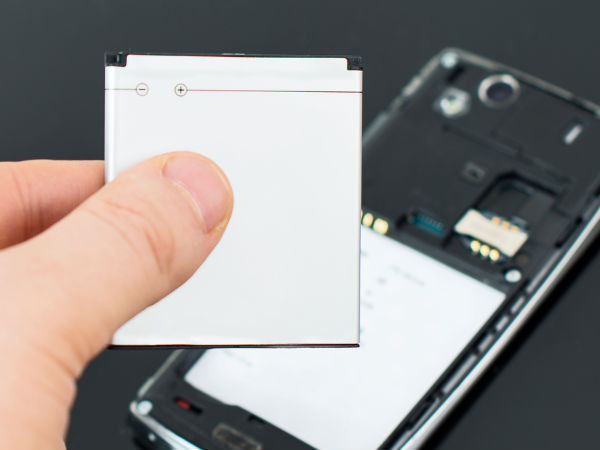 Smartphone batteries emitting over 100 toxic gases: Scientists Smartphone batteries emitting over 100 toxic gases: Scientists