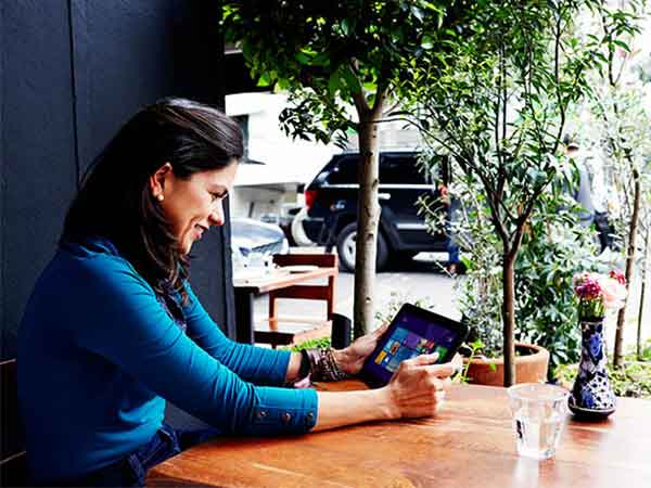 Microsoft Dynamics 365 works in sync with other services