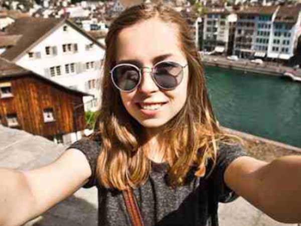 #Pose 5.  The Two-Handed Selfie