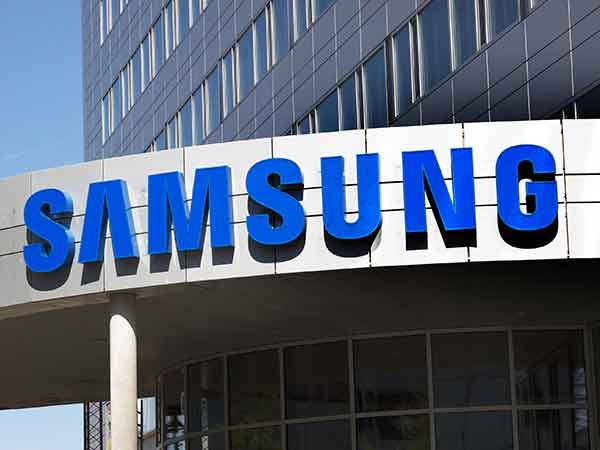 Rear and Front Camera With LED Flash 