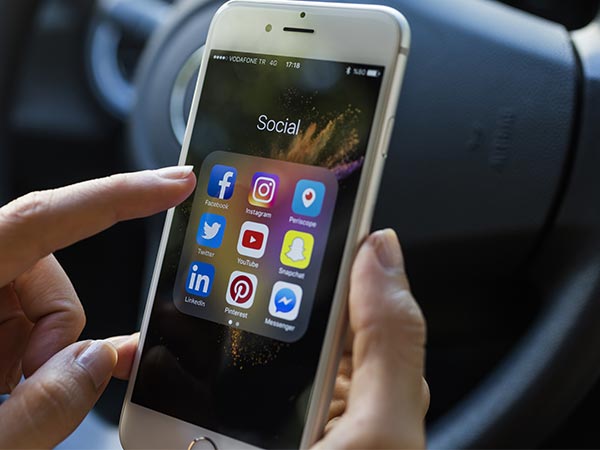 Someone Spying on Your Facebook Messenger? Here's How to Chat Secretly