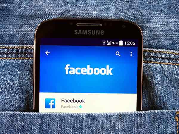 Facebook testing Snapchat-like camera effects