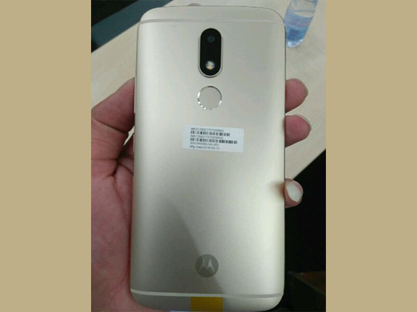 Moto M Leaked again: Live Images shows a new Metal Design