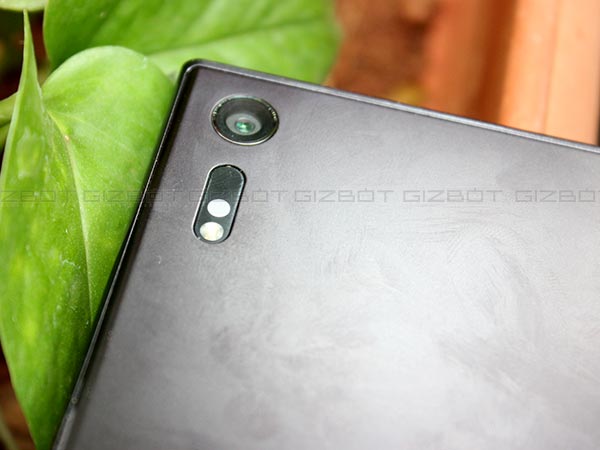 Sony Xperia XZ Review: Great Camera, Decent Performance