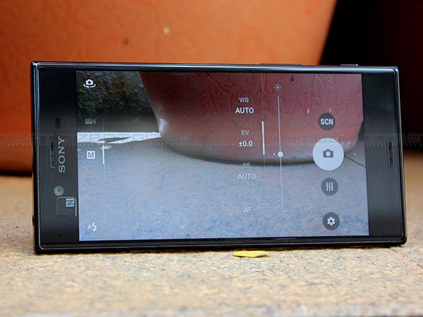 Sony Xperia XZ Review: Great Camera, Decent Performance