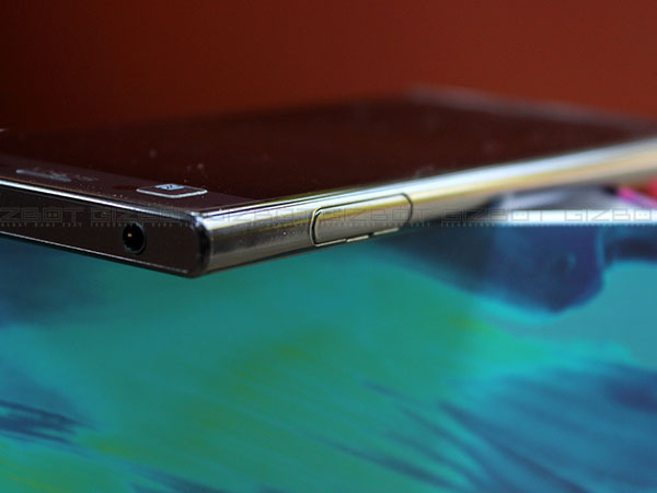 Sony Xperia XZ Review: Great Camera, Decent Performance