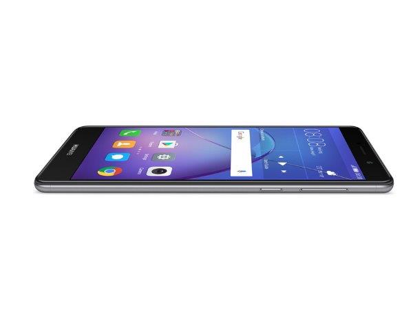 5.5-inch Full HD display with 2.5D curved glass 