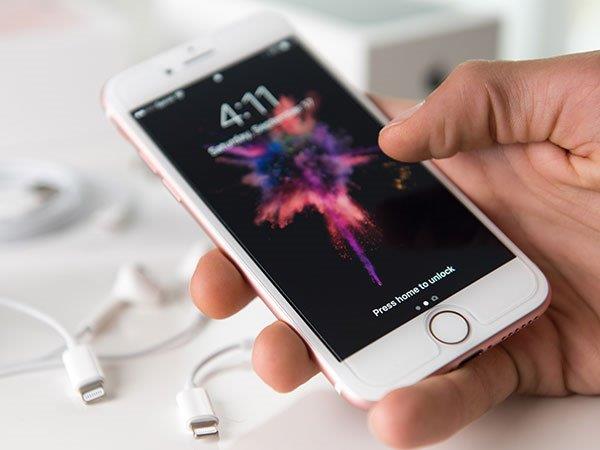 iPhone Secretly Records Your Call Logs