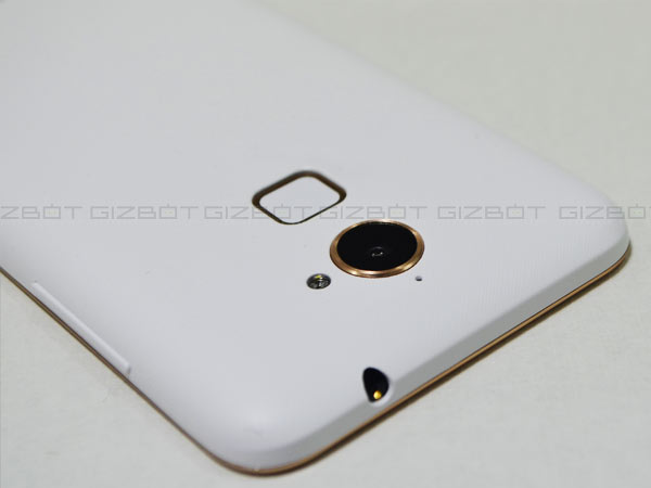 Similar design language, 5.5-inch display