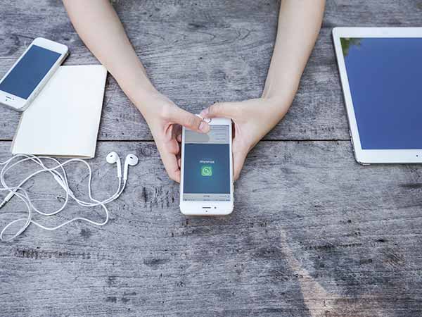 Here's How You can Use WhatsApp's New Features Before Anyone Else