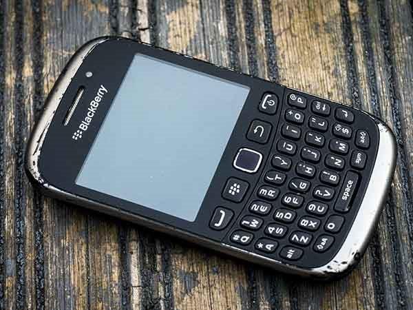 Classic BlackBerry QWERTY Keyboard and 4.5-inch display 