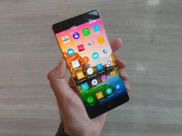 Eye Catching Bezel-less 5.5-inch Display