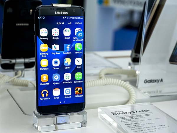 How can Samsung make Galaxy S8 a hit?