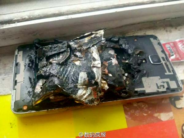 Xiaomi Mi 4 Explodes in a Chinese Classroom