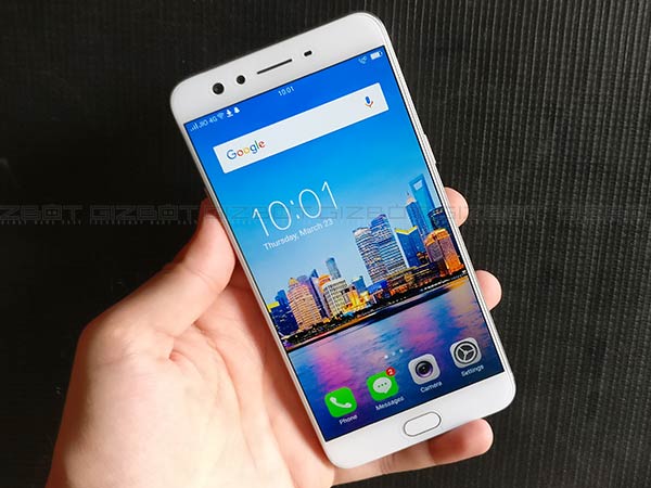 Dual selfie camera lenses is the highlight 