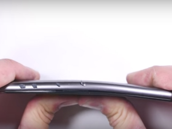 Moto G5 survives the bend test 
