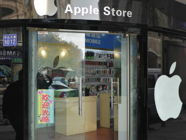 Apple suppliers arrested for selling iPhone user data illegally Apple suppliers arrested for selling iPhone user data illegally