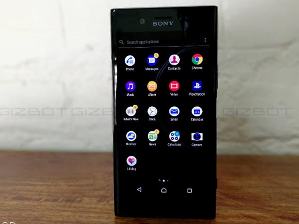 Software: Much cleaner and lag free Xperia UI over Nougat