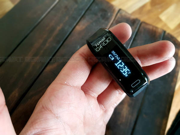 Display: OLED screen to offer health insights and notifications