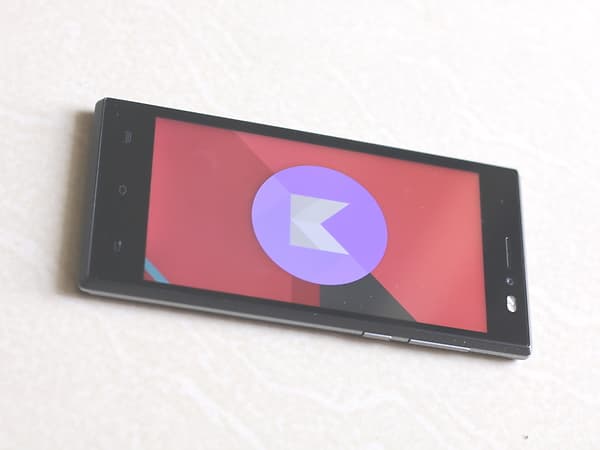 Software and UI: Outdated OS with stock Android