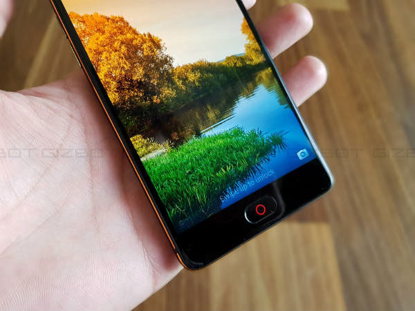 Vivid full HD AMOLED display