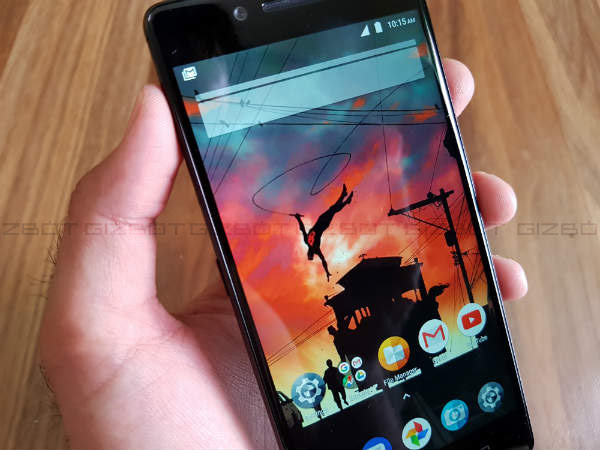 Display-Full HD screen with Gorilla Glass 3 protection