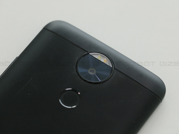 Camera and picture quality: Outdated and simple!