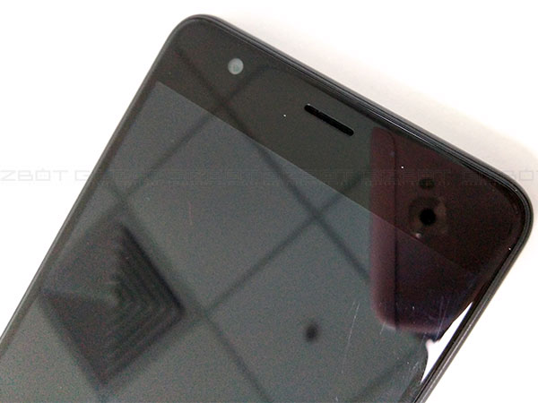 Display: LCD display with impressive color composition!