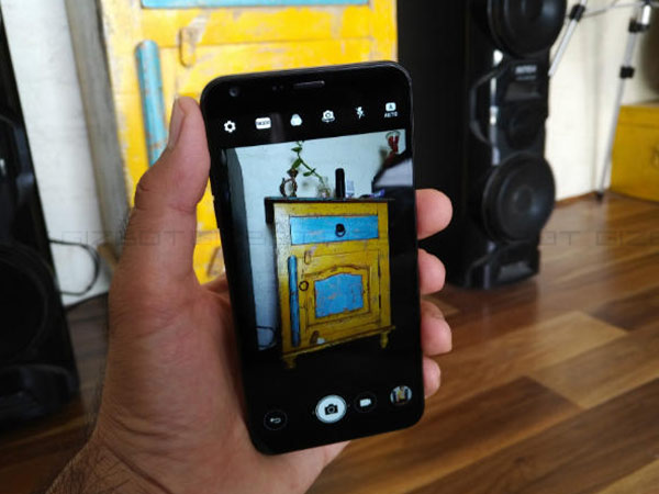 Impressive rear camera and decent Selfie camera