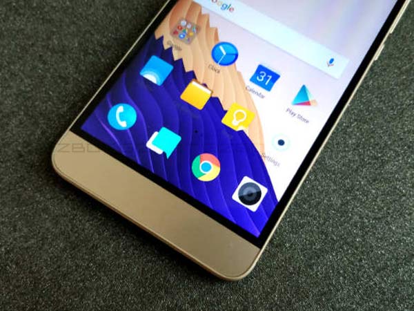 Display: Crisp full HD screen but colors seem a bit washed out in sunlight