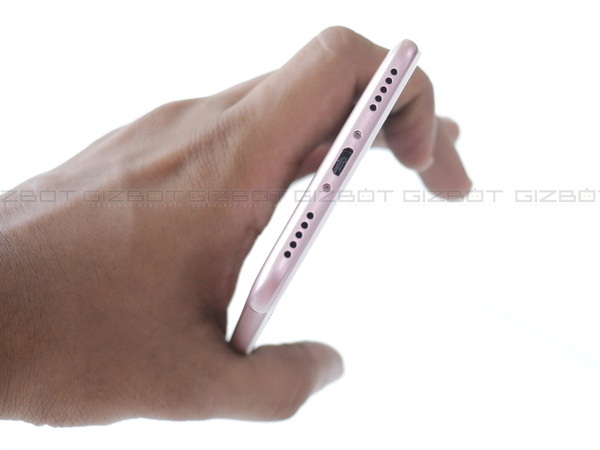 Battery and display: Vibrant display but an underperforming battery!