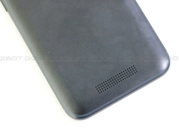 Display and Speakers: Over-saturated display with loud speakers