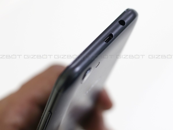 Battery life: 3,000mAh battery lasts through the day!