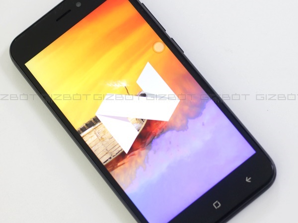 Operating System and UI: Android Nougat and stock interface