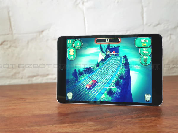 Performance: Smooth multitasking and gaming performance