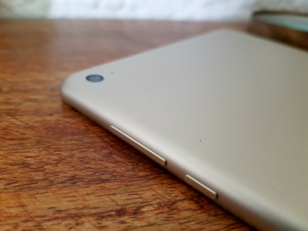 Battery and Connectivity: Long-lasting battery with fast-charging support