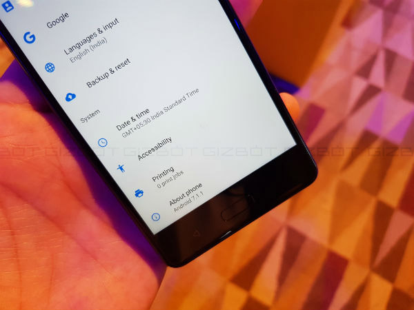 Hardware and Software: Snapdragon 835 CPU and Stock Android 7.1.1 Nougat