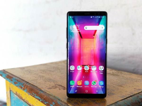 Display: A mini tablet with a gorgeous AMOLED screen