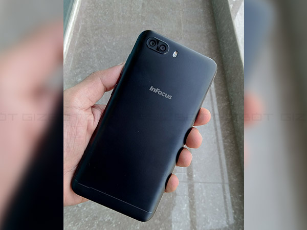 Specifications and Design- Curved glass edges try to steal the show